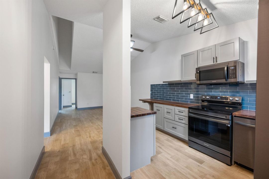 Unit 10 - Entryway