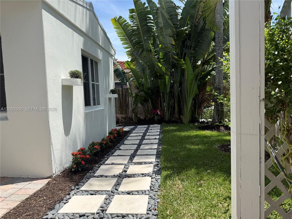For Rent: $6,000 (3 beds, 2 baths, 1903 Square Feet)