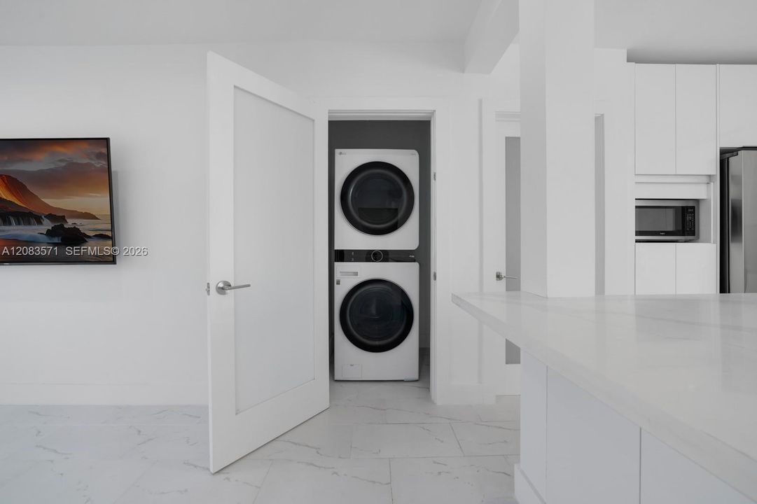 В аренду: $4,000 (2 спален, 2 ванн, 970 Квадратных фут)