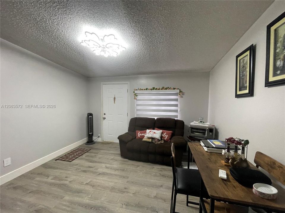 For Sale: $290,000 (3 beds, 2 baths, 1430 Square Feet)