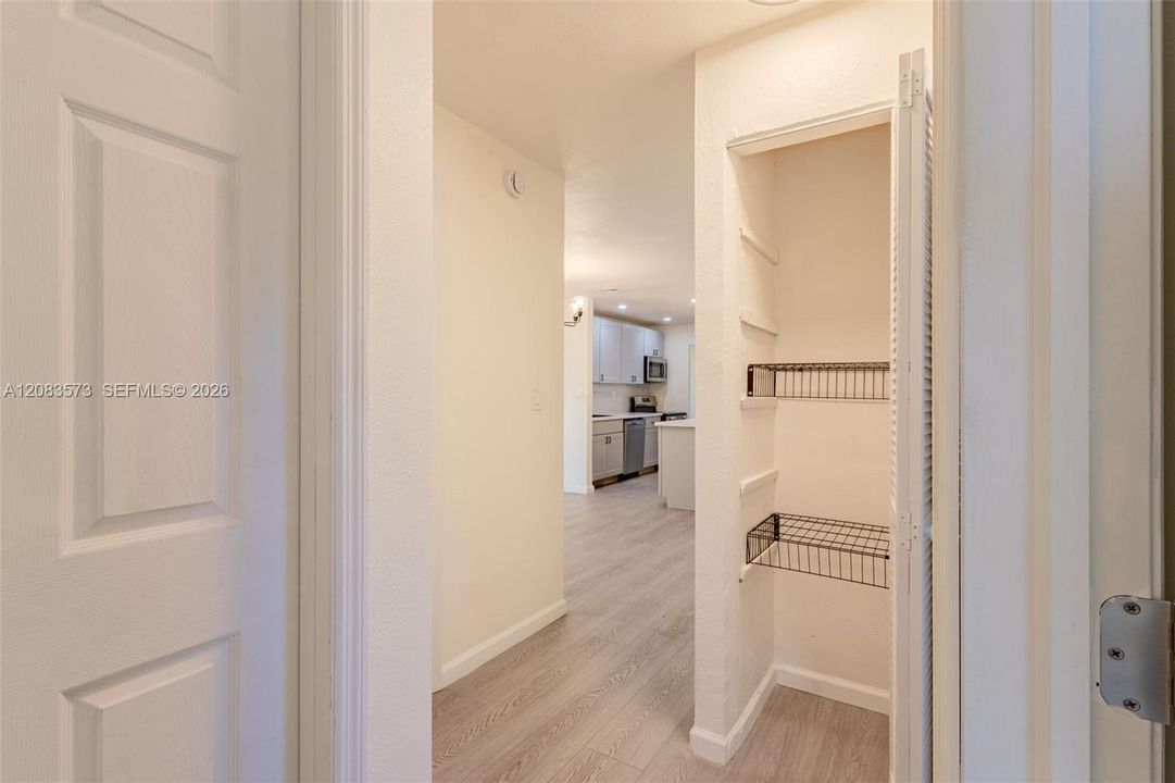 En Venta: $430,000 (4 camas, 2 baños, 1272 Pies cuadrados)