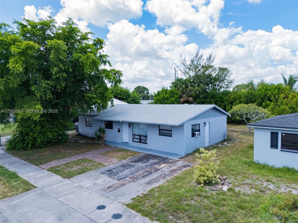 En Venta: $430,000 (4 camas, 2 baños, 1272 Pies cuadrados)