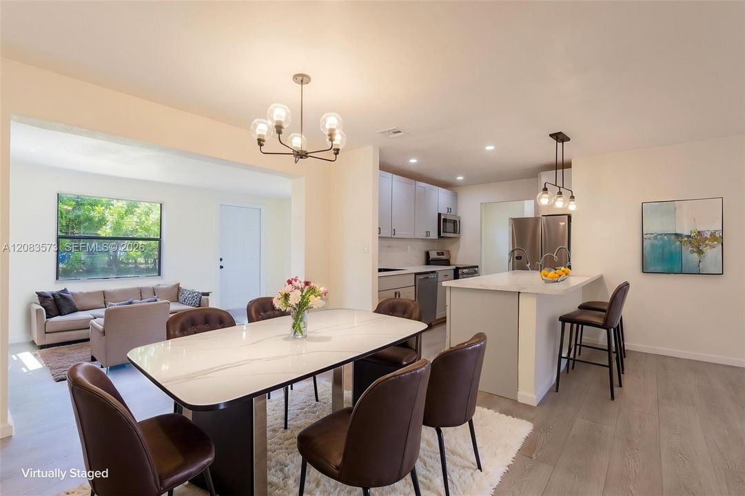 En Venta: $430,000 (4 camas, 2 baños, 1272 Pies cuadrados)