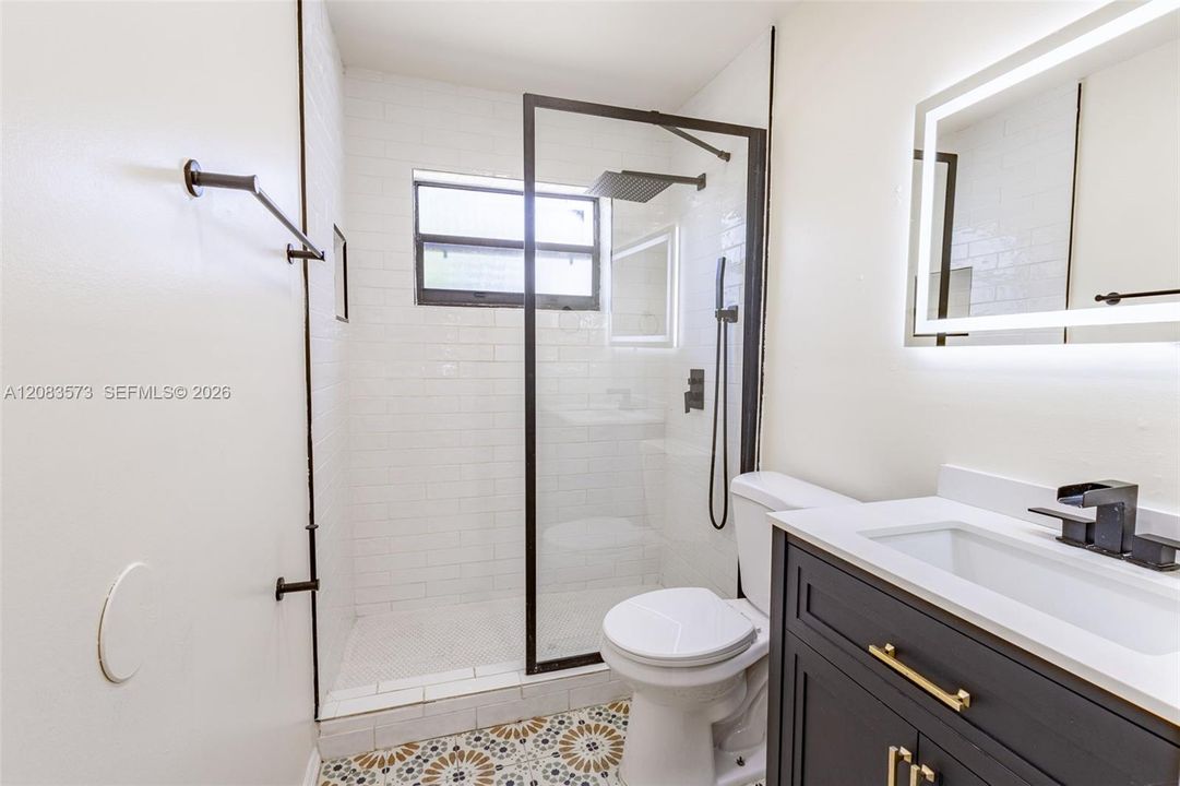 En Venta: $430,000 (4 camas, 2 baños, 1272 Pies cuadrados)
