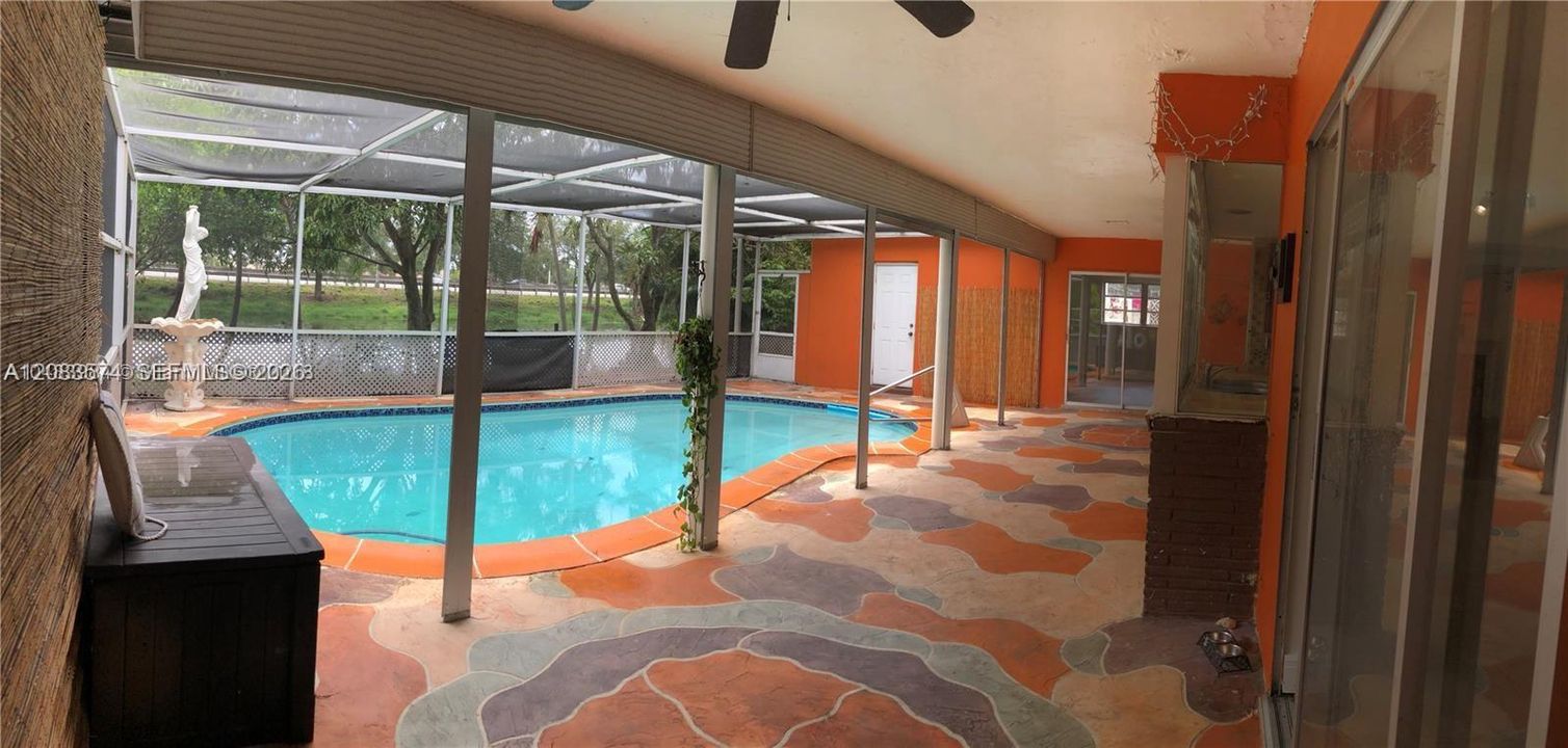 En Venta: $570,000 (4 camas, 2 baños, 1611 Pies cuadrados)