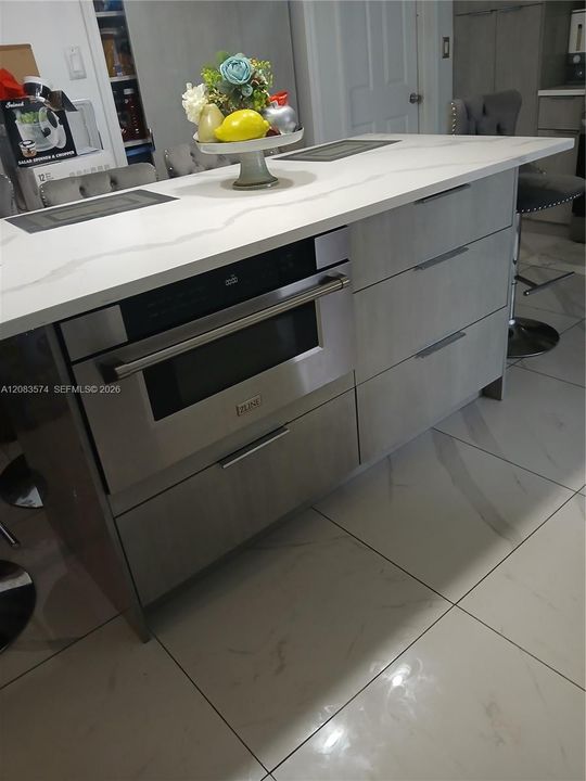 En Venta: $570,000 (4 camas, 2 baños, 1611 Pies cuadrados)