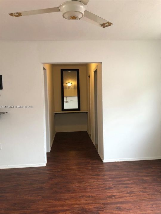 En Venta: $570,000 (4 camas, 2 baños, 1611 Pies cuadrados)