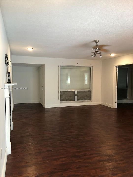 En Venta: $570,000 (4 camas, 2 baños, 1611 Pies cuadrados)
