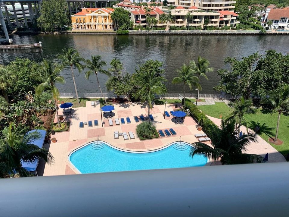 For Rent: $2,750 (1 beds, 1 baths, 1000 Square Feet)