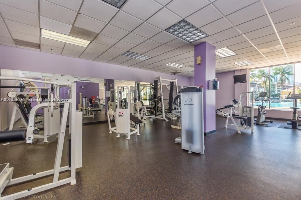 For Rent: $2,750 (1 beds, 1 baths, 1000 Square Feet)