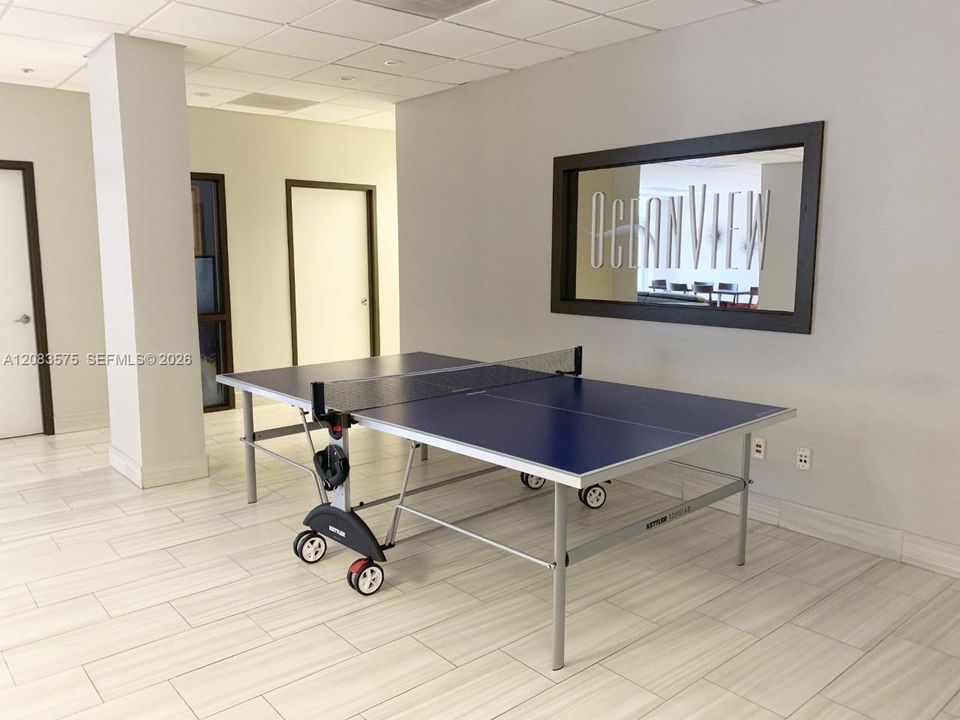 For Rent: $2,750 (1 beds, 1 baths, 1000 Square Feet)