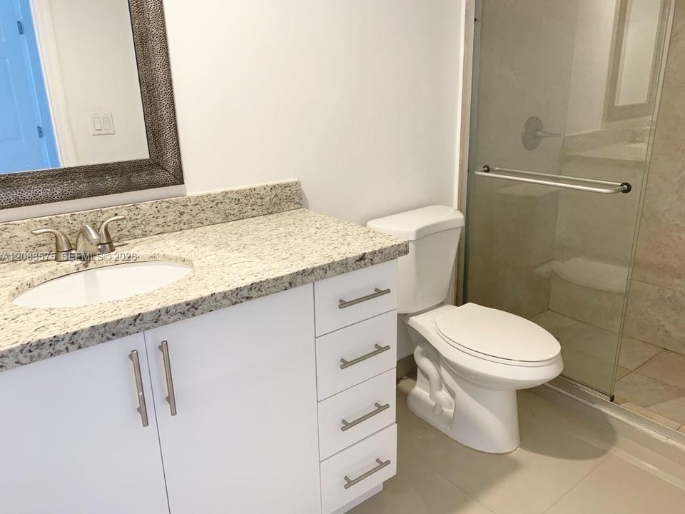 For Rent: $2,750 (1 beds, 1 baths, 1000 Square Feet)