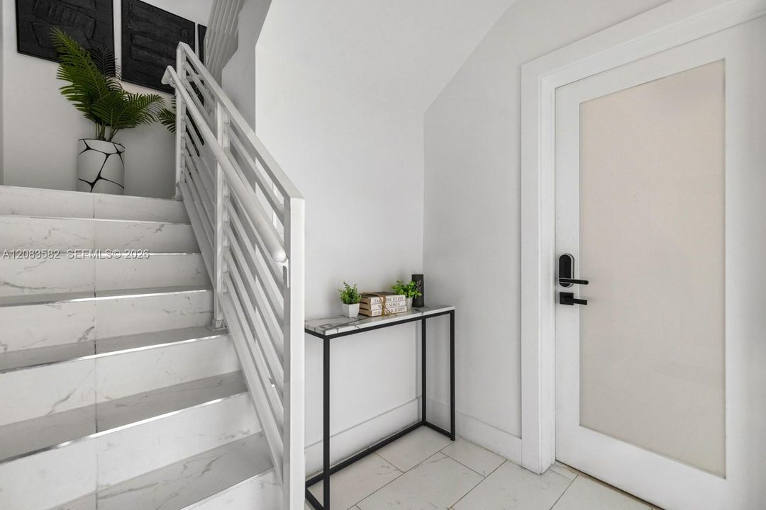 В аренду: $4,000 (2 спален, 2 ванн, 970 Квадратных фут)