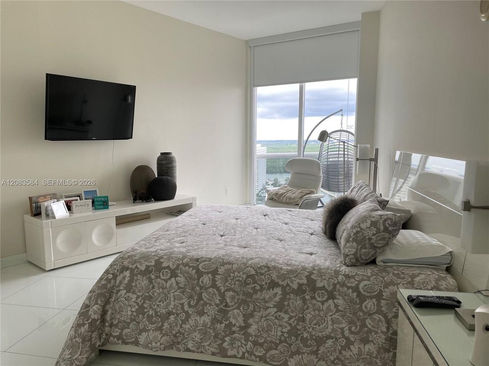 For Rent: $6,500 (2 beds, 2 baths, 1463 Square Feet)