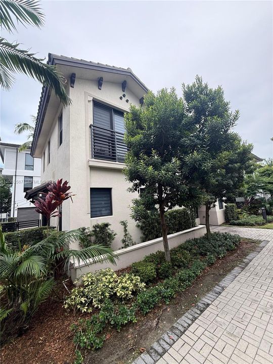 В аренду: $5,900 (3 спален, 3 ванн, 2176 Квадратных фут)
