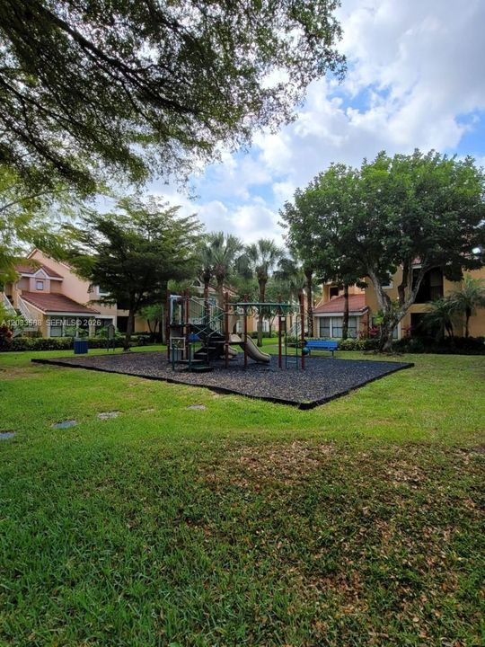 En Renta: $2,400 (2 camas, 2 baños, 979 Pies cuadrados)