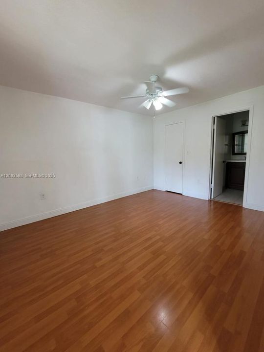 En Renta: $2,400 (2 camas, 2 baños, 979 Pies cuadrados)