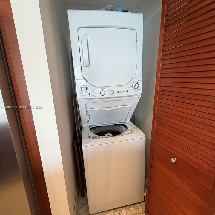 出租: $3,200 (1 贝兹, 1 浴室, 844 平方英尺)
