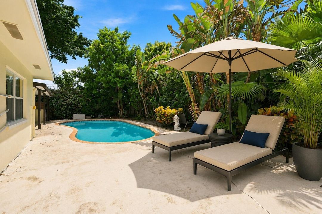 MLS_Pool_Chaise_Umbrella_Beaches_MLS