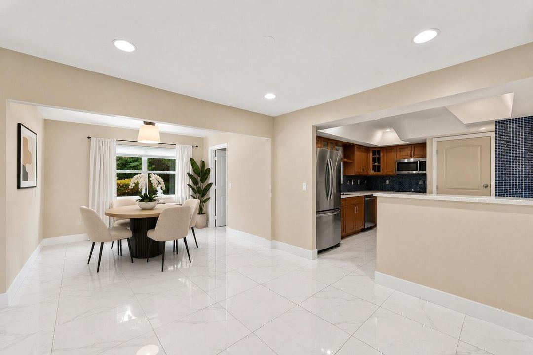 MLS_Dining_Room_Staged_Beaches_MLS