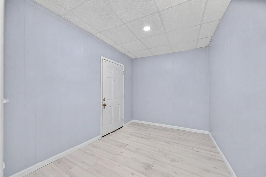 empty room.jpg-FULL