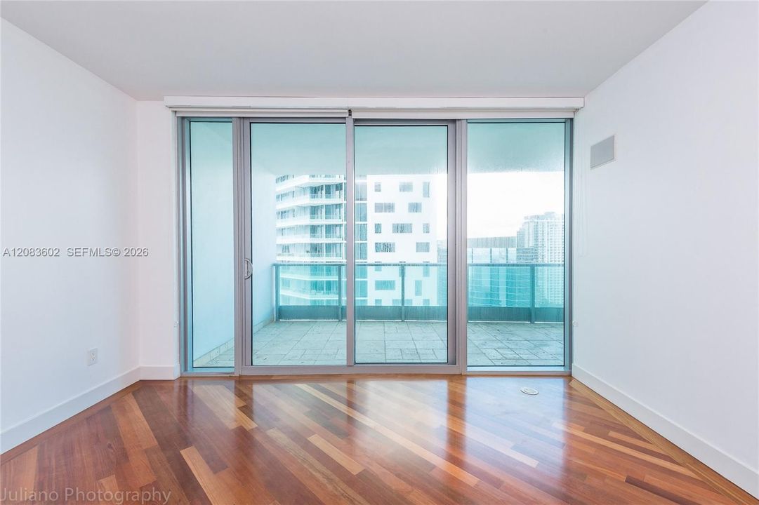 出租: $12,500 (3 贝兹, 3 浴室, 2130 平方英尺)