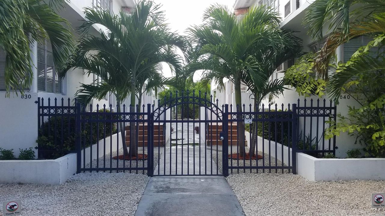 02_gate