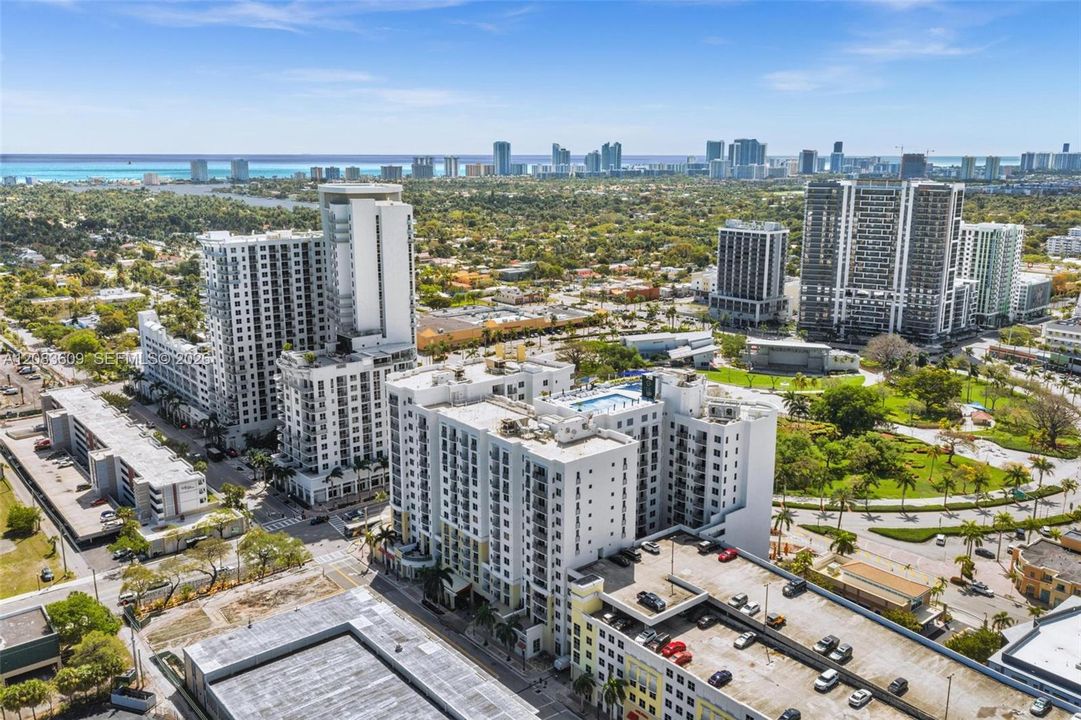 На продажу: $328,000 (2 спален, 2 ванн, 1036 Квадратных фут)