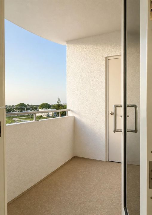 На продажу: $328,000 (2 спален, 2 ванн, 1036 Квадратных фут)
