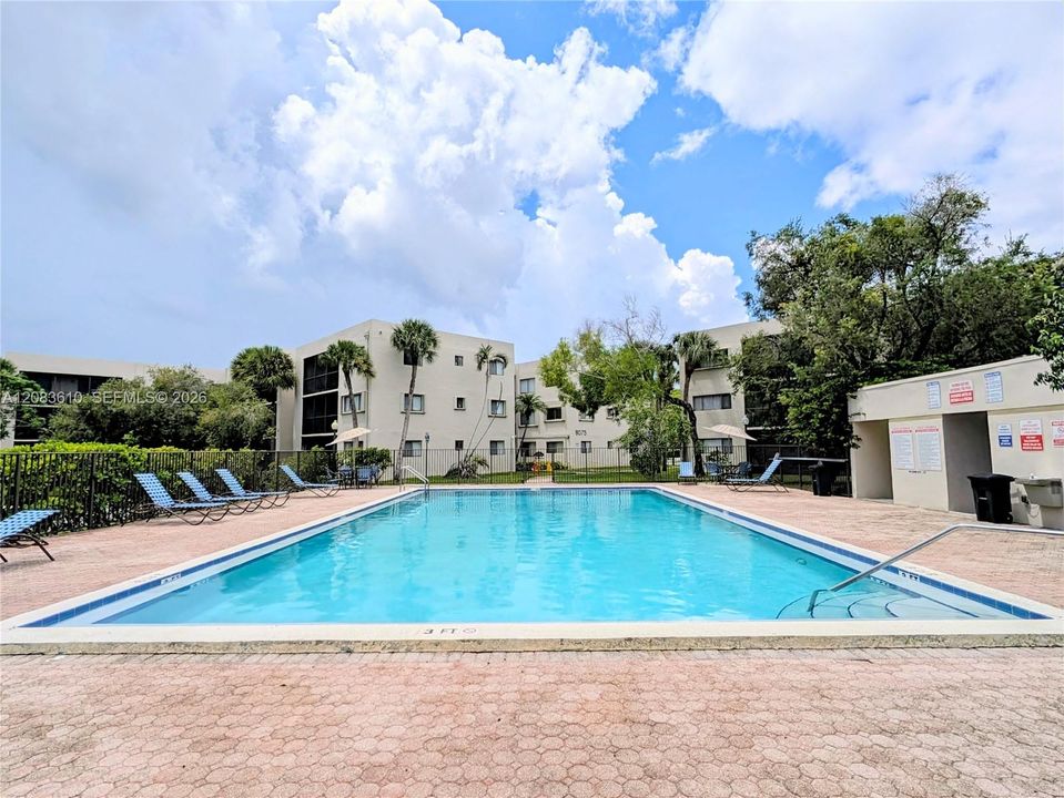 En Venta: $295,000 (2 camas, 2 baños, 965 Pies cuadrados)