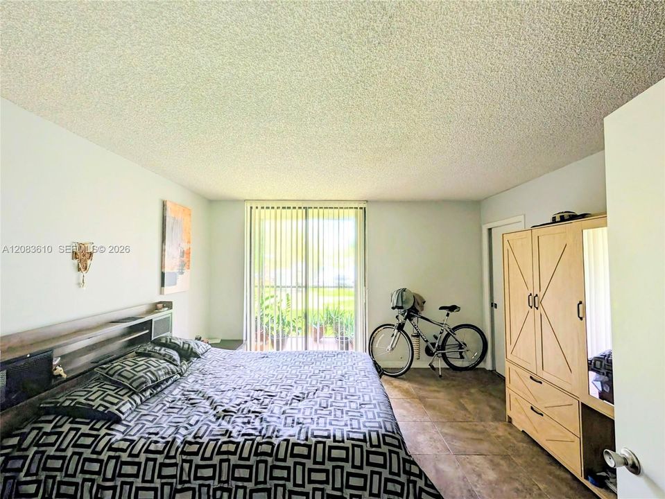 En Venta: $295,000 (2 camas, 2 baños, 965 Pies cuadrados)