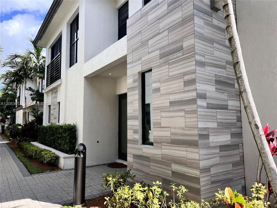 For Rent: $5,900 (3 beds, 3 baths, 2176 Square Feet)