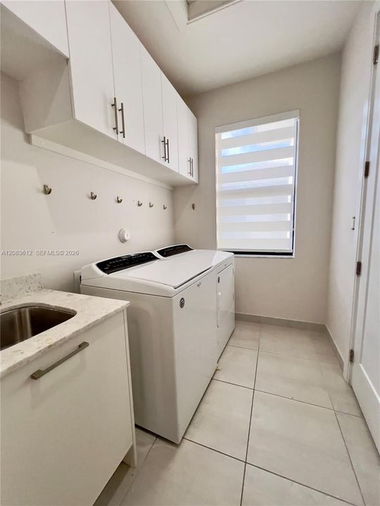 For Rent: $5,900 (3 beds, 3 baths, 2176 Square Feet)