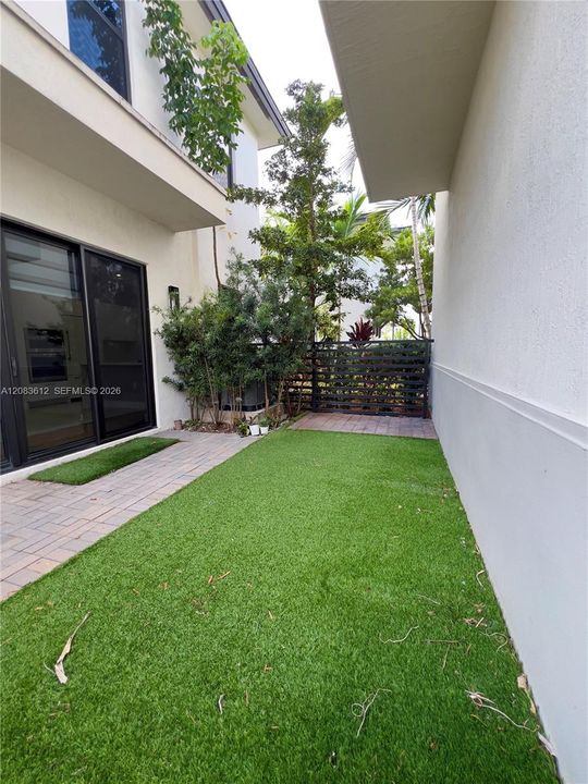 For Rent: $5,900 (3 beds, 3 baths, 2176 Square Feet)