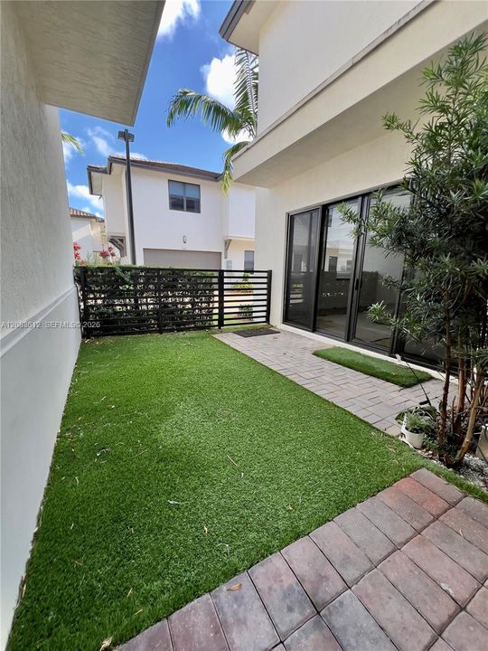 For Rent: $5,900 (3 beds, 3 baths, 2176 Square Feet)