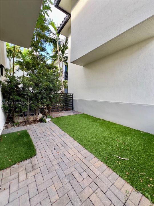 For Rent: $5,900 (3 beds, 3 baths, 2176 Square Feet)