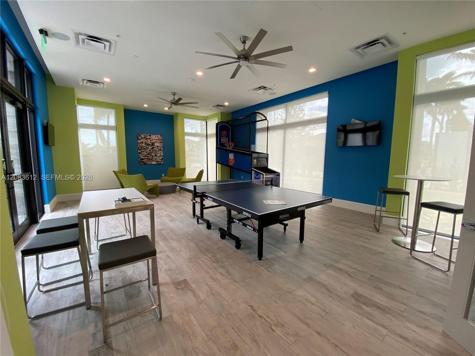 For Rent: $5,900 (3 beds, 3 baths, 2176 Square Feet)