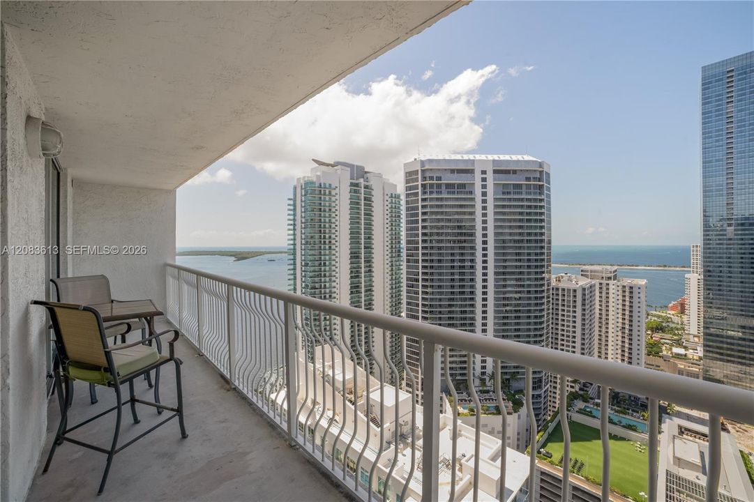 For Rent: $2,850 (1 beds, 1 baths, 825 Square Feet)