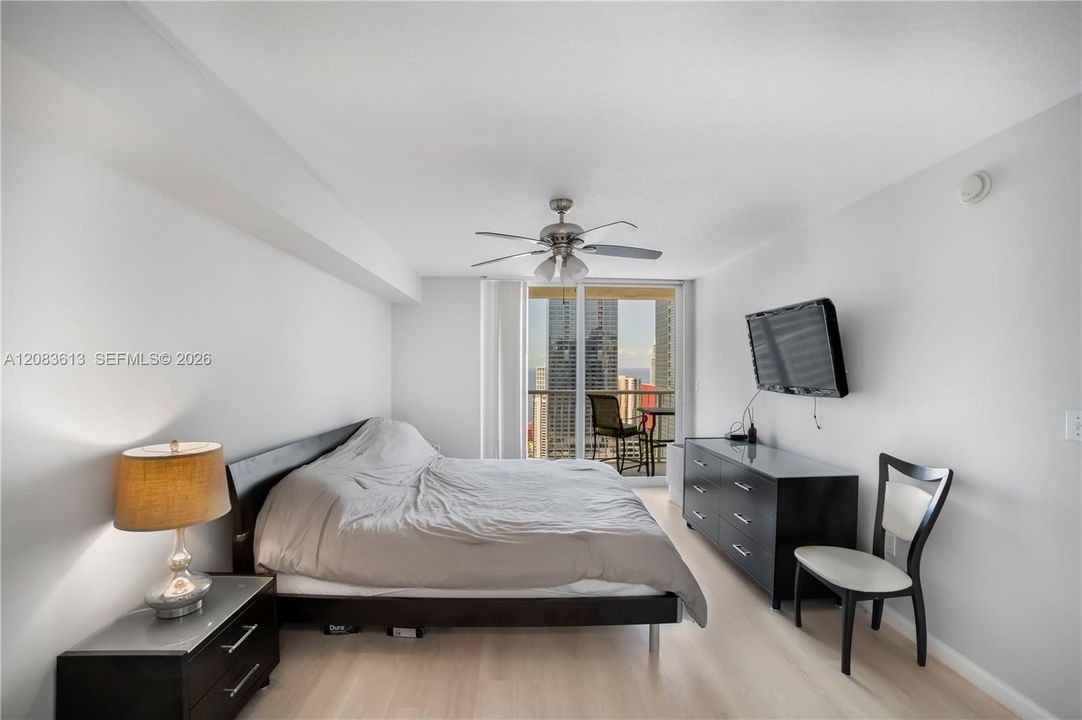For Rent: $2,850 (1 beds, 1 baths, 825 Square Feet)