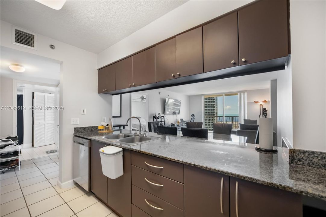For Rent: $2,850 (1 beds, 1 baths, 825 Square Feet)