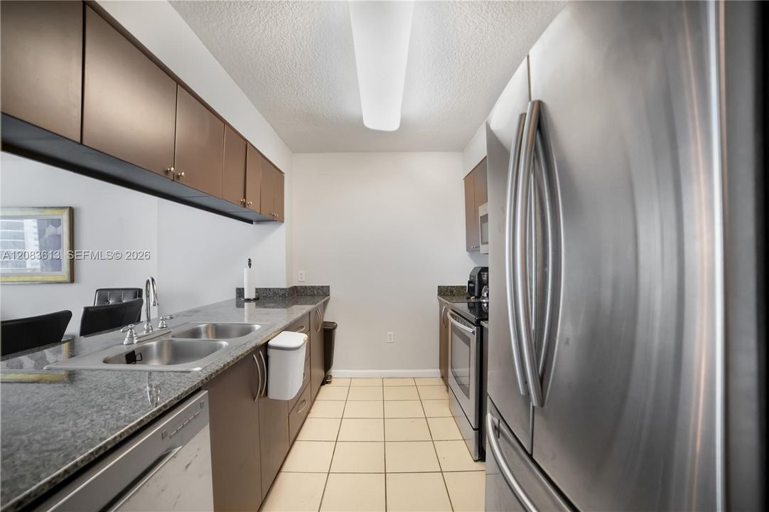 For Rent: $2,850 (1 beds, 1 baths, 825 Square Feet)