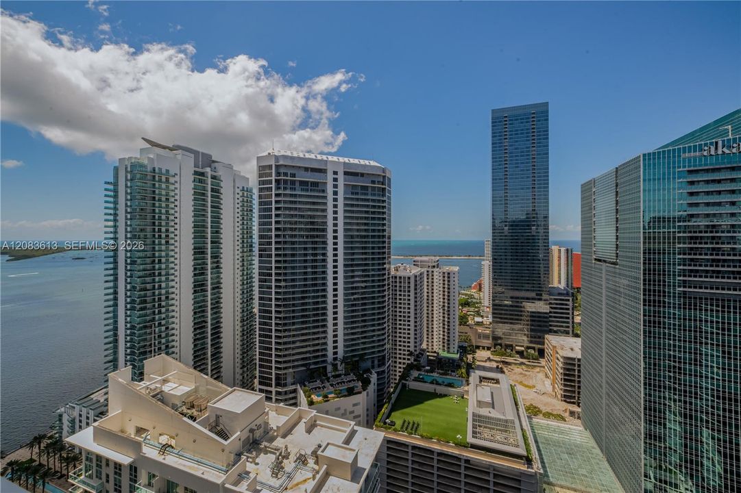 For Rent: $2,850 (1 beds, 1 baths, 825 Square Feet)