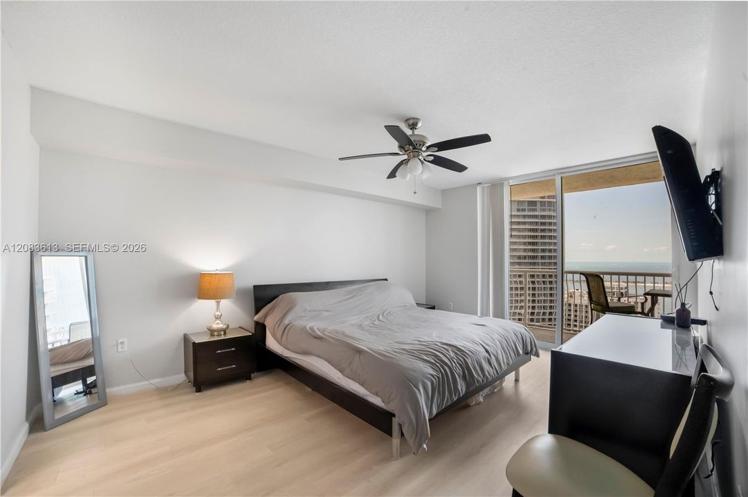 For Rent: $2,850 (1 beds, 1 baths, 825 Square Feet)