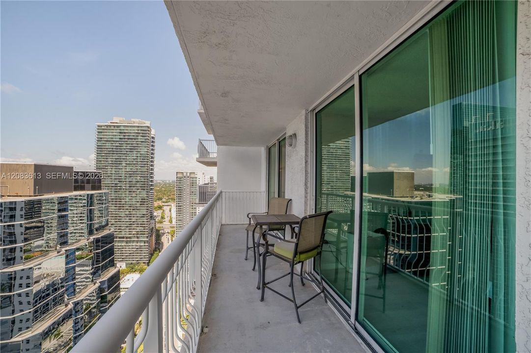 For Rent: $2,850 (1 beds, 1 baths, 825 Square Feet)