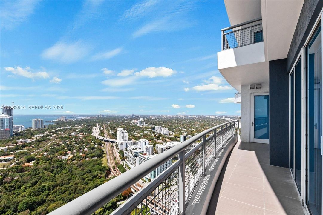 En Venta: $1,335,000 (3 camas, 3 baños, 2415 Pies cuadrados)