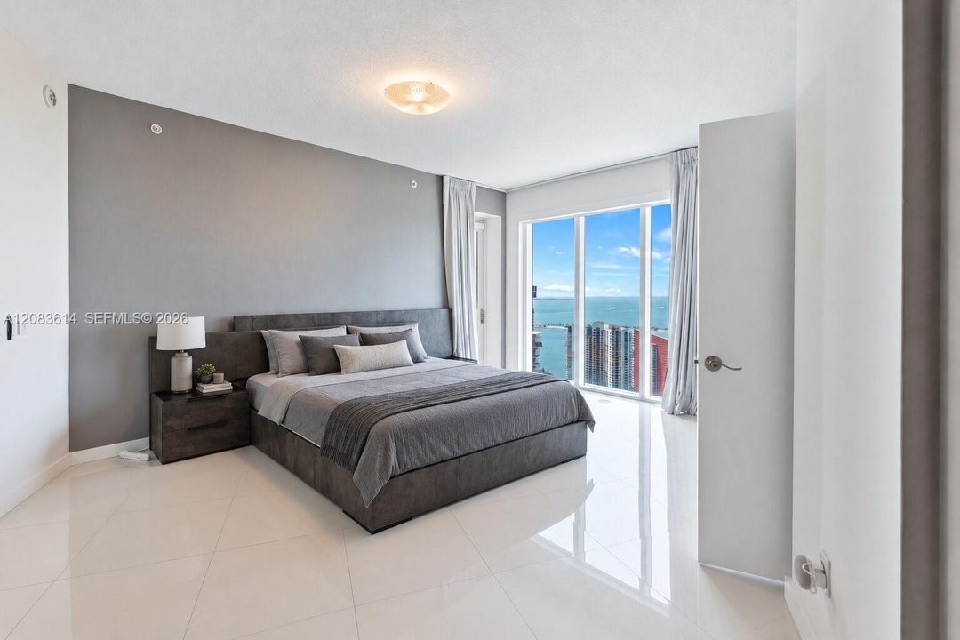 En Venta: $1,335,000 (3 camas, 3 baños, 2415 Pies cuadrados)