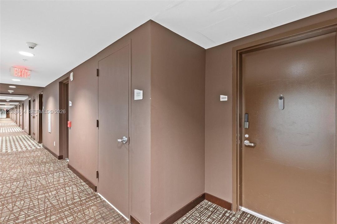 En Venta: $1,335,000 (3 camas, 3 baños, 2415 Pies cuadrados)