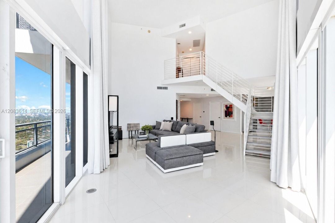 En Venta: $1,335,000 (3 camas, 3 baños, 2415 Pies cuadrados)