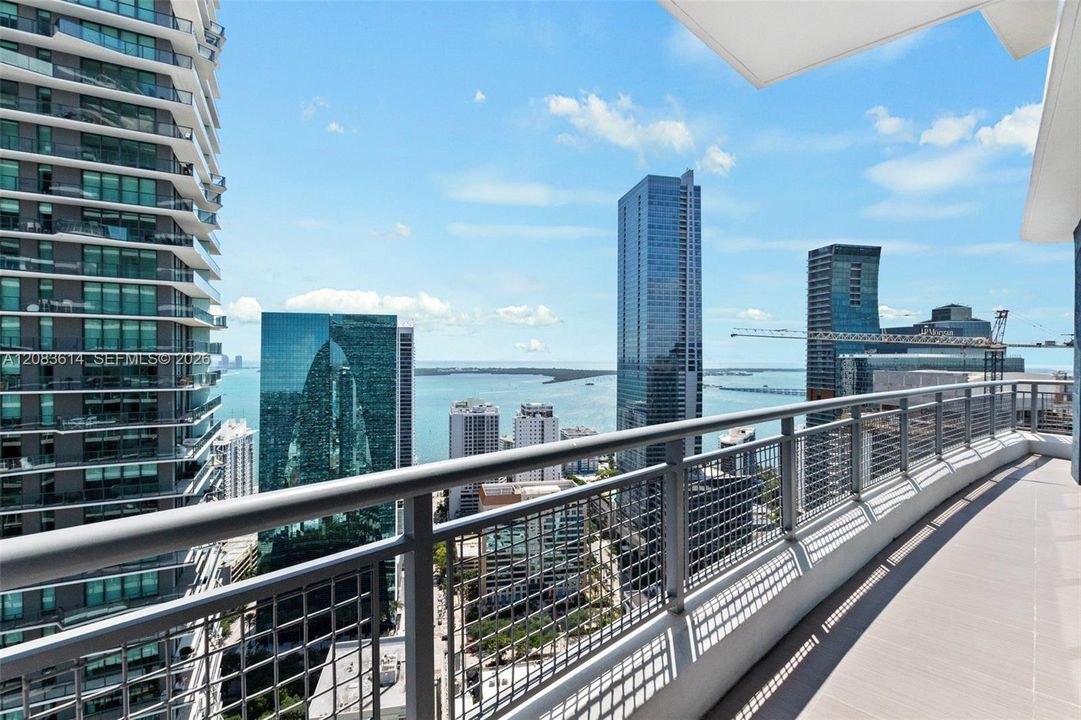 En Venta: $1,335,000 (3 camas, 3 baños, 2415 Pies cuadrados)