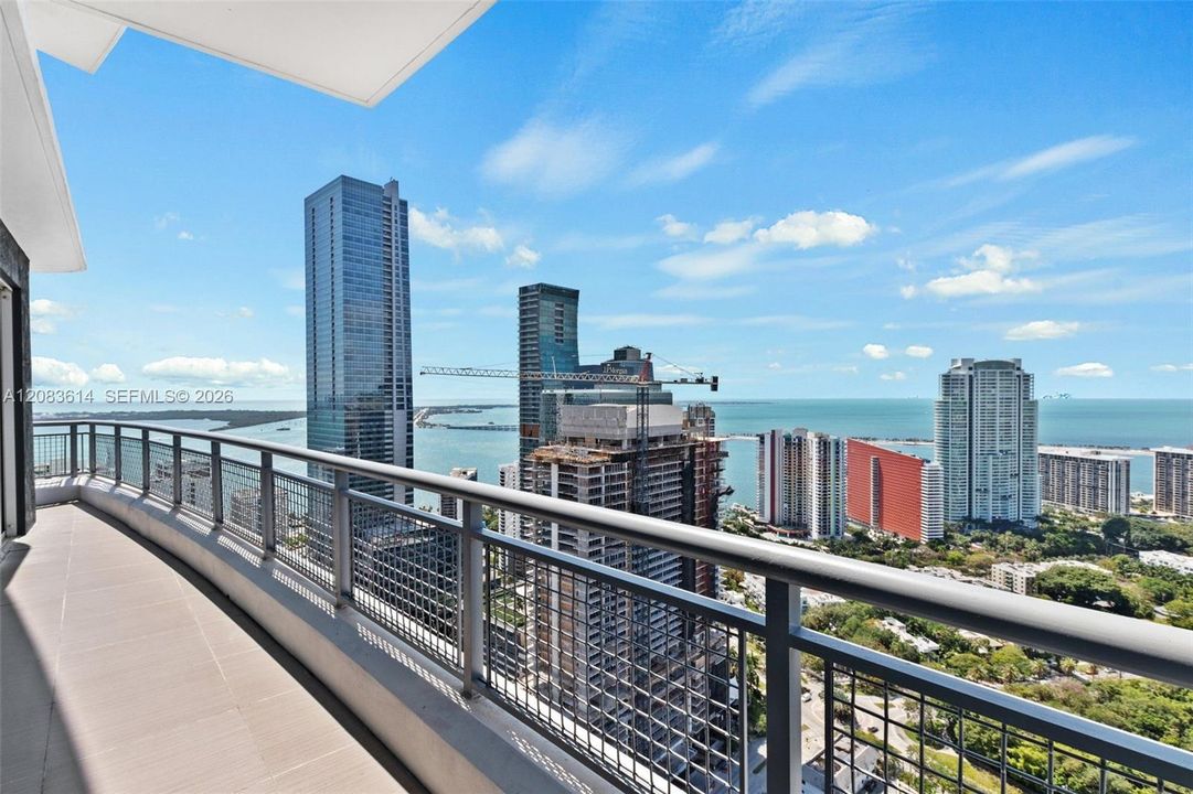 En Venta: $1,335,000 (3 camas, 3 baños, 2415 Pies cuadrados)